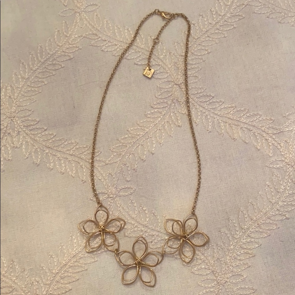 Gold toned Wire flower necklace